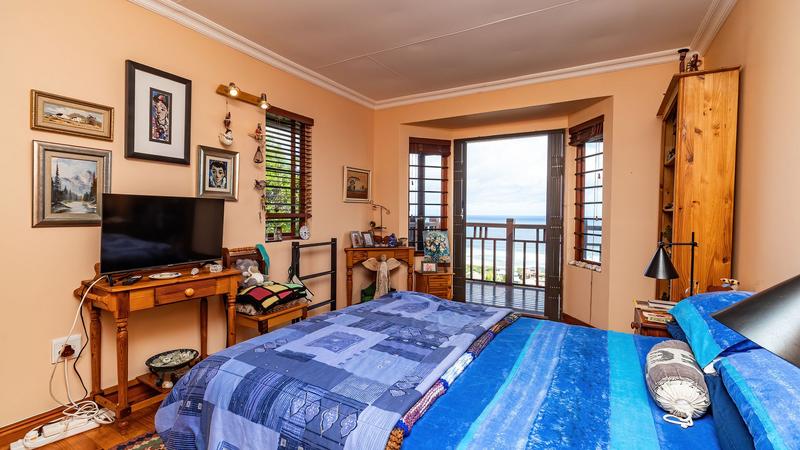 6 Bedroom Property for Sale in Outeniqua Strand Western Cape